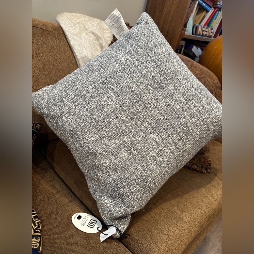 1-CALLISTO HOME Gray & White Woven DECORATIVE PILLOW